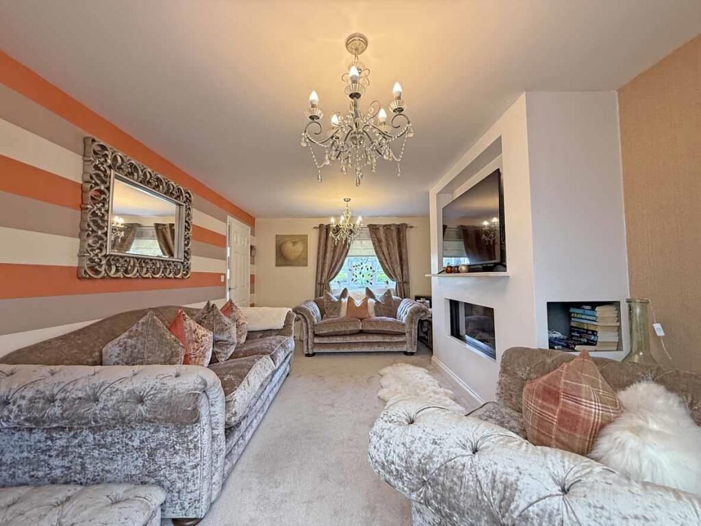 Frobisher Approach 75 - Lounge Front.jpg