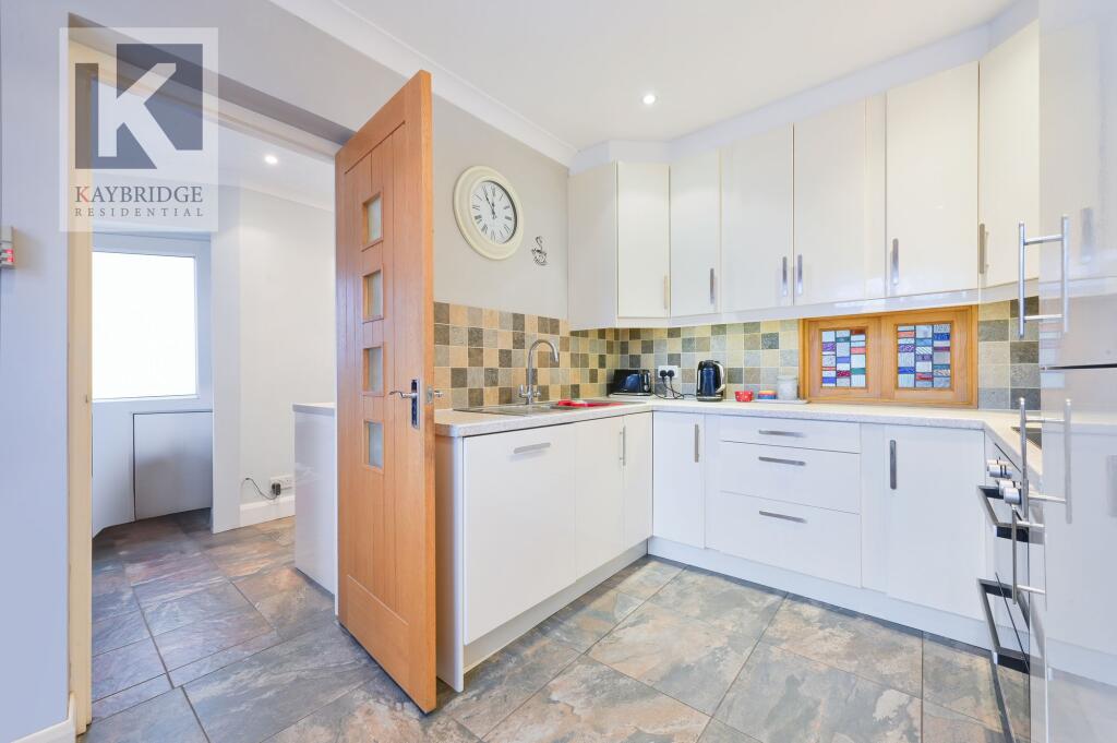 Elmcroft Drive, Chessington - KT9 1DY