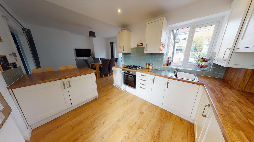 KITCHEN / BREAKFAST ROOM