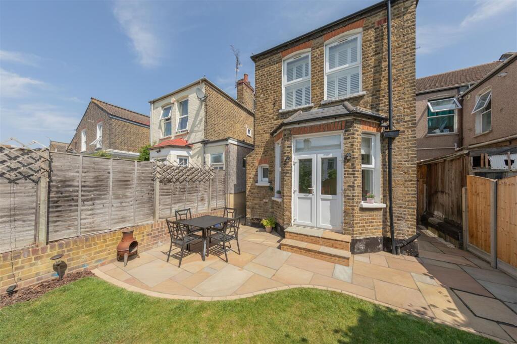 Francis Road, E10