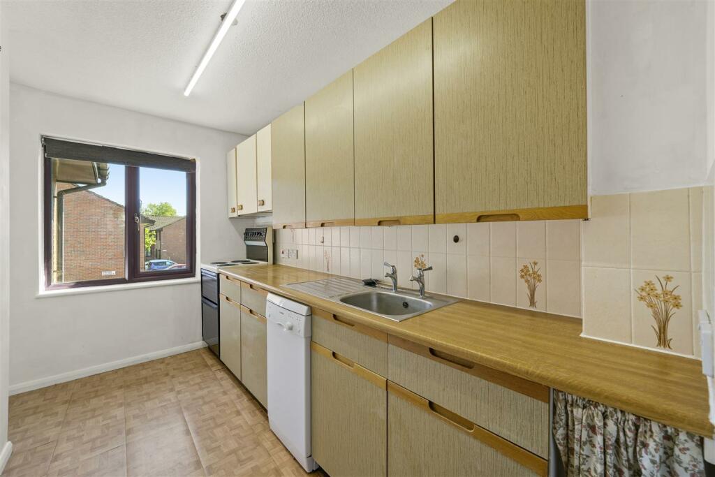 38 Betjeman Close - aQX9y0o8Dw412huvnZpZ (ID 14742