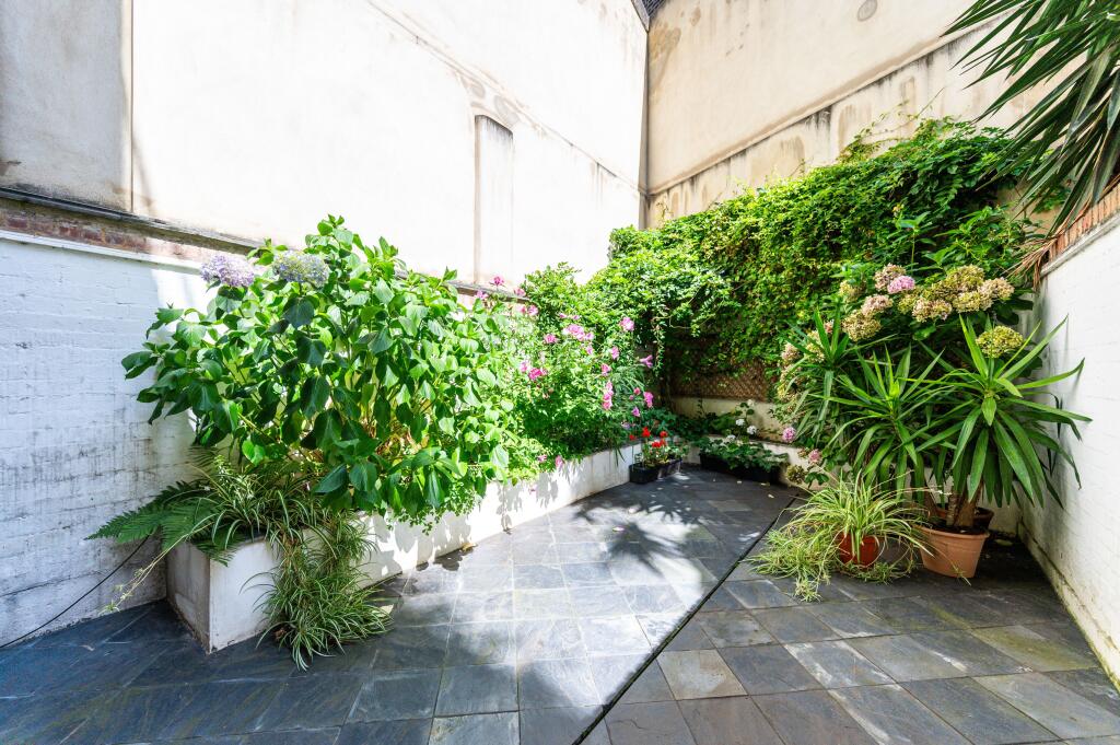 27 Eaton Row, Belgravia, London SW1W 0JA