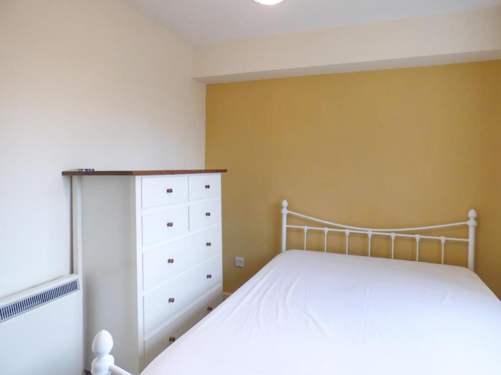 bedroom.jpg