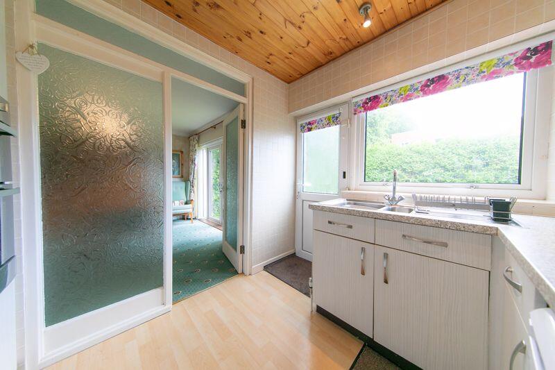 Kitchen &amp; dining room