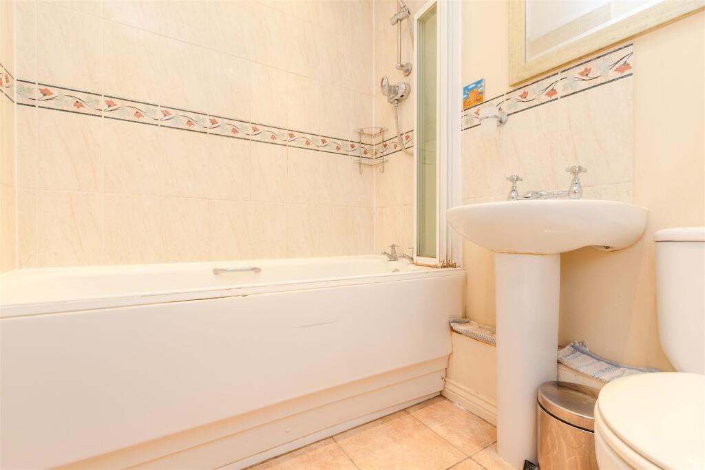 En-Suite Bathroom
