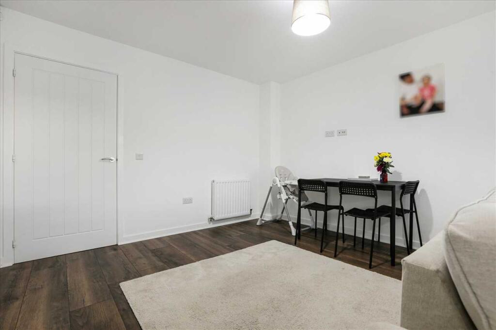 Dining Area (2)