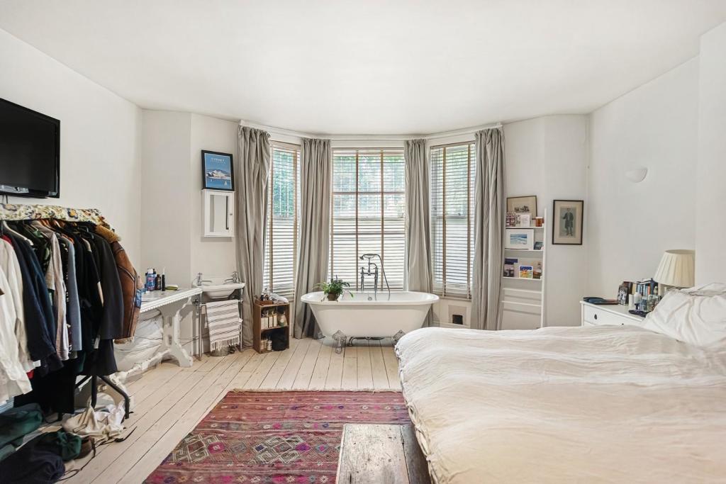 Bedroom (3).jpg