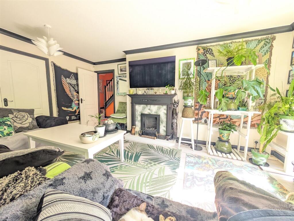 Living Room 2.jpg