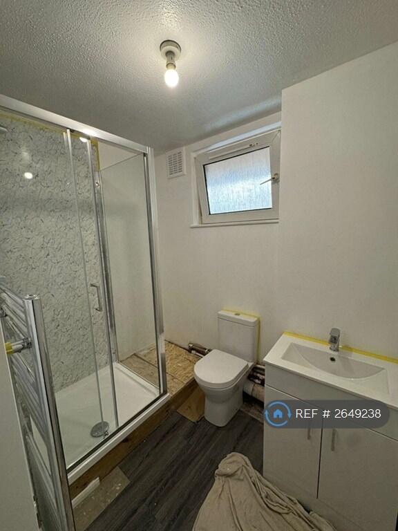 Family Bathroom (Shower)