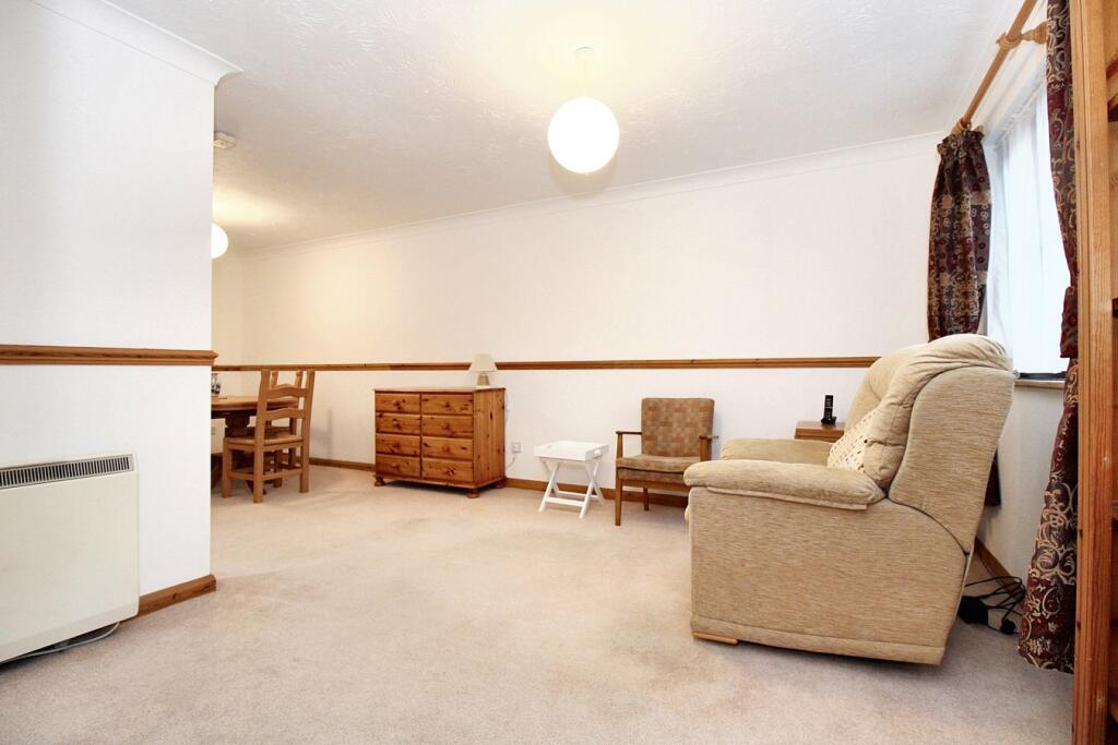 LOUNGE/DINER 