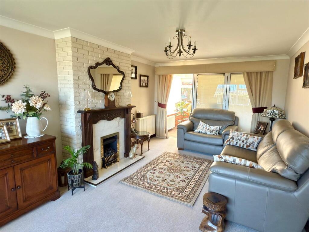 LOUNGE SITTING AREA.jpg