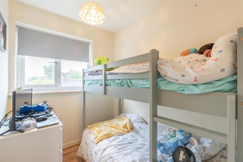 4 Lancaster Close -24.jpg