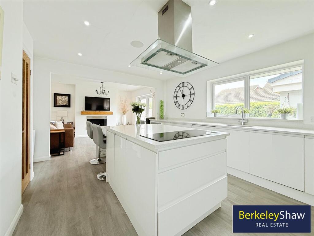 Kitchen/Breakfast/Family Room