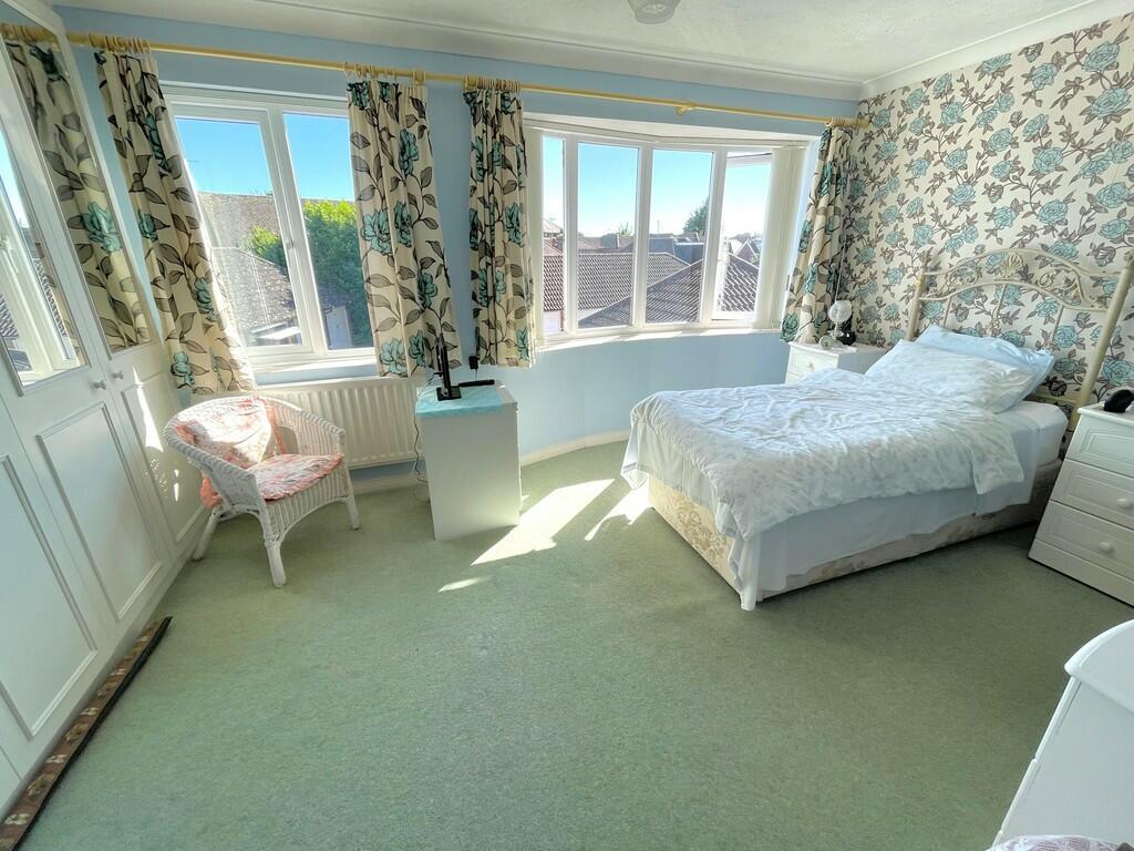 23 The Leas Bed1 ...