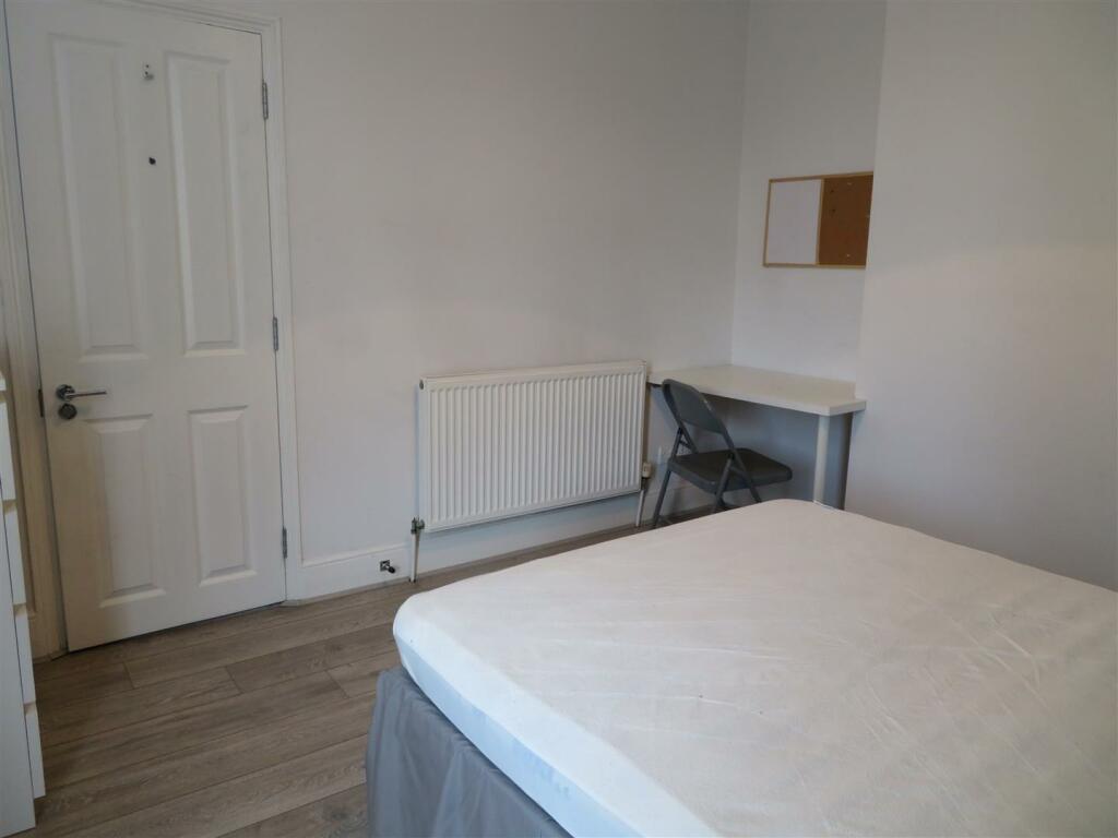 1 Edmund Road Bed4a.JPG