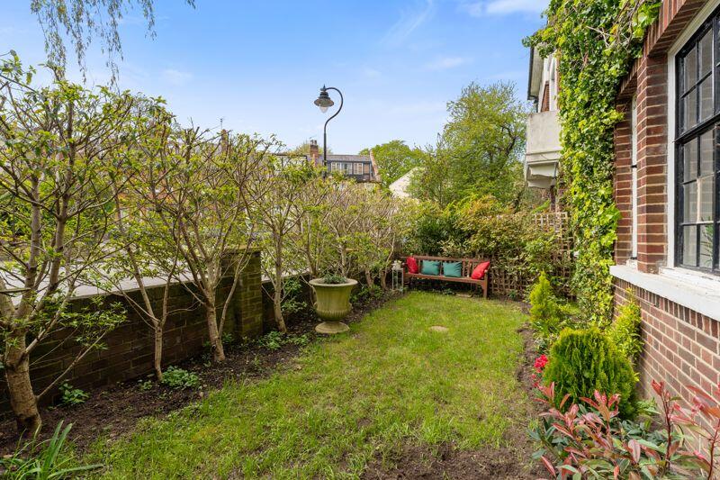 front private garden area