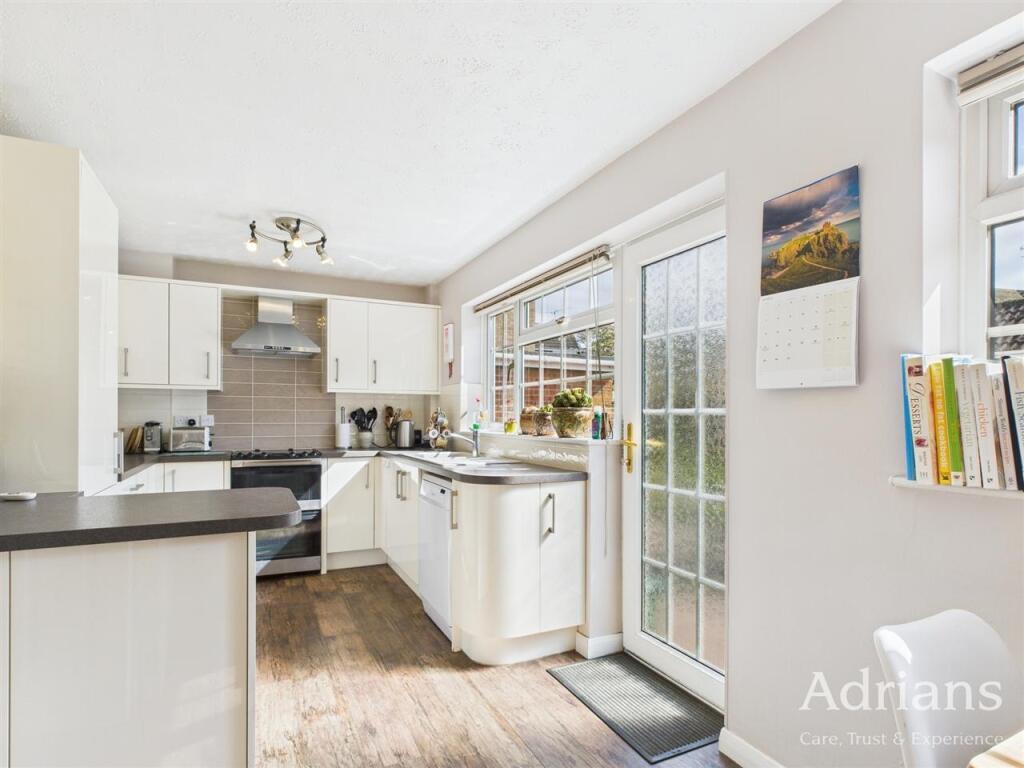 KITCHEN /