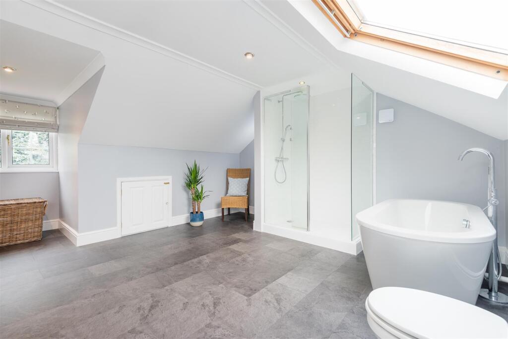 Bathroom 2.jpg