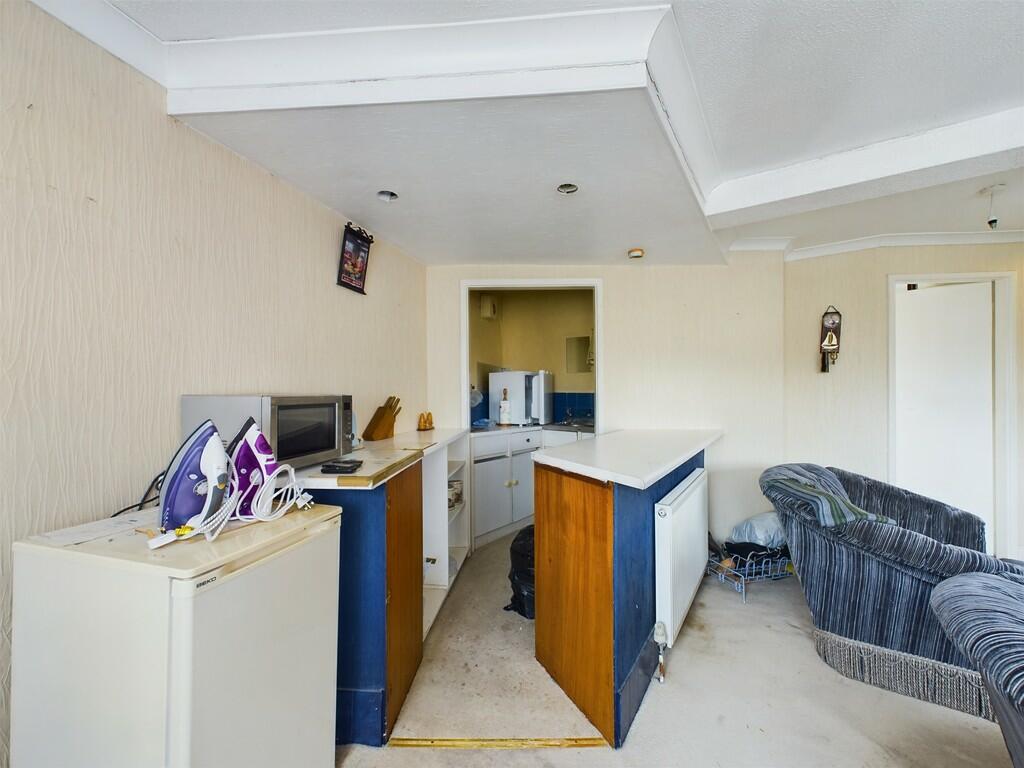 CAM02060G0-PR0216...