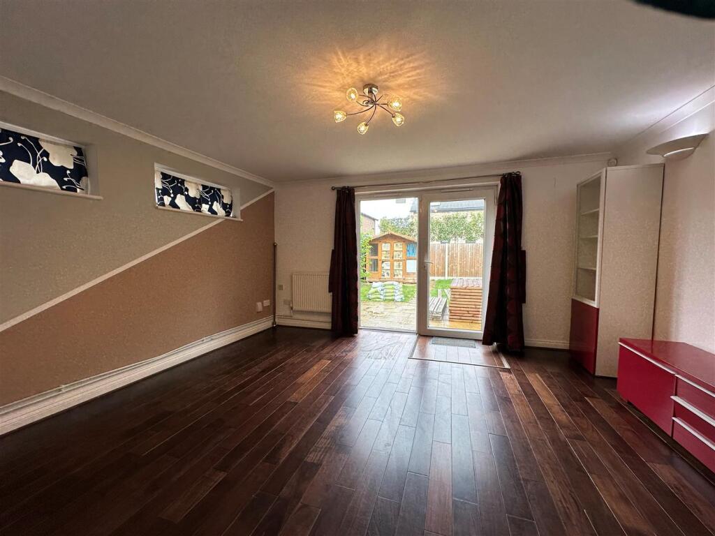 Living Room 2.jpg