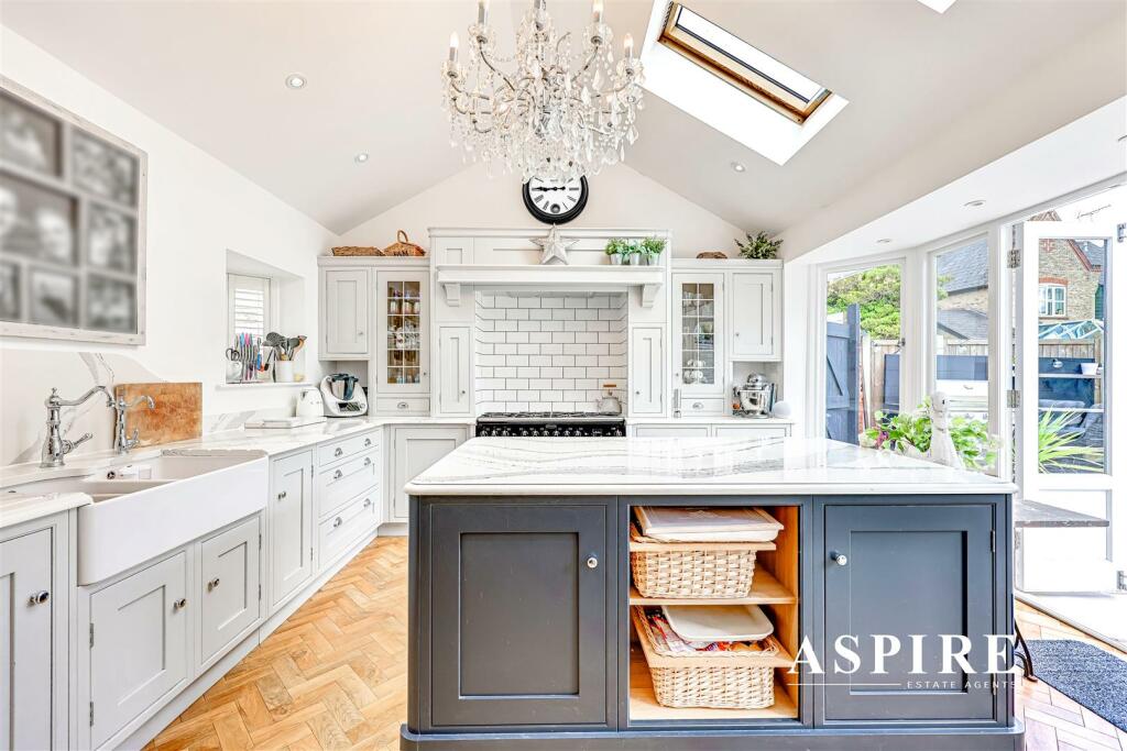 Aspire Estate Agents1012.jpg