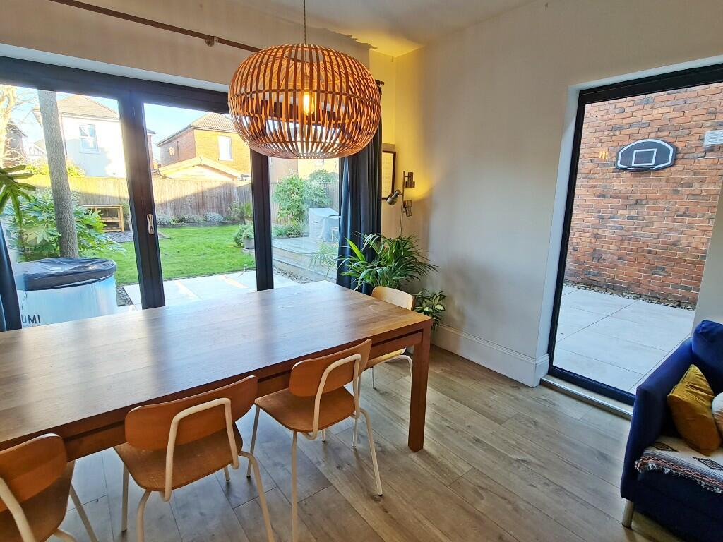 Dual Aspect Room