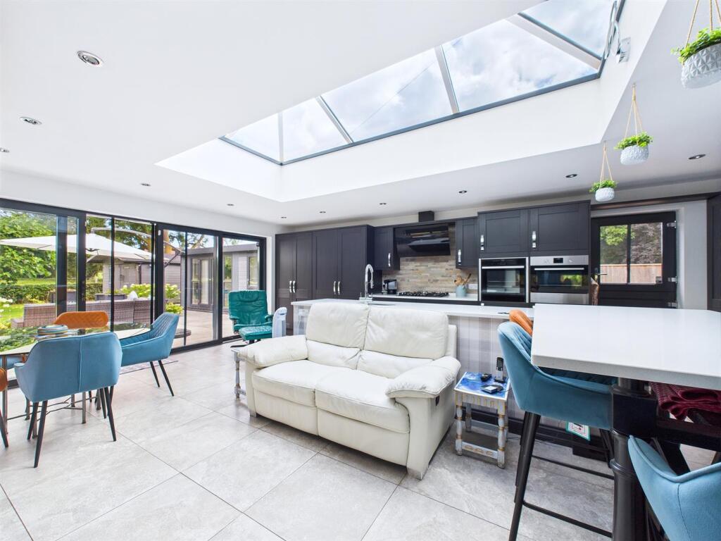 Open Plan Kitchen/Living/Dining Room