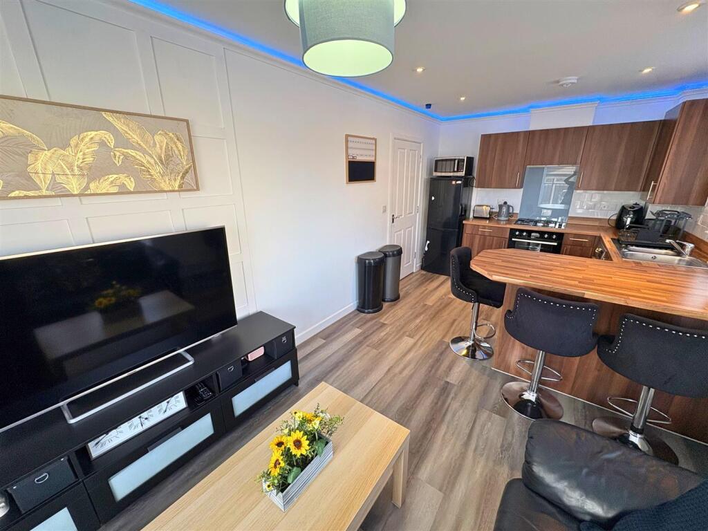 Lounge c (edit).jpg