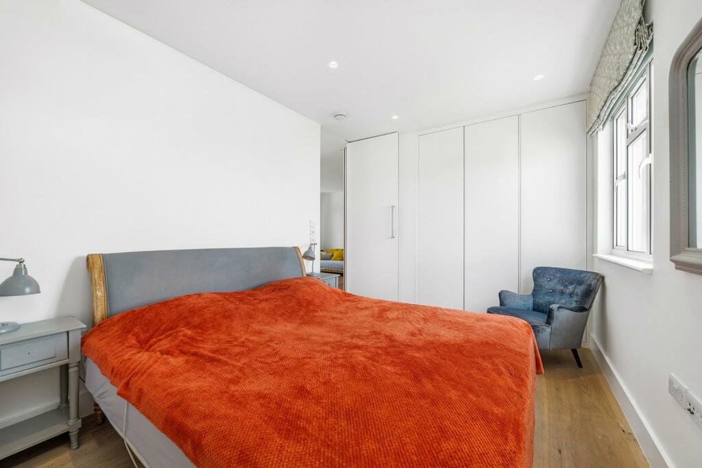 Principal bedroom (2).JPG