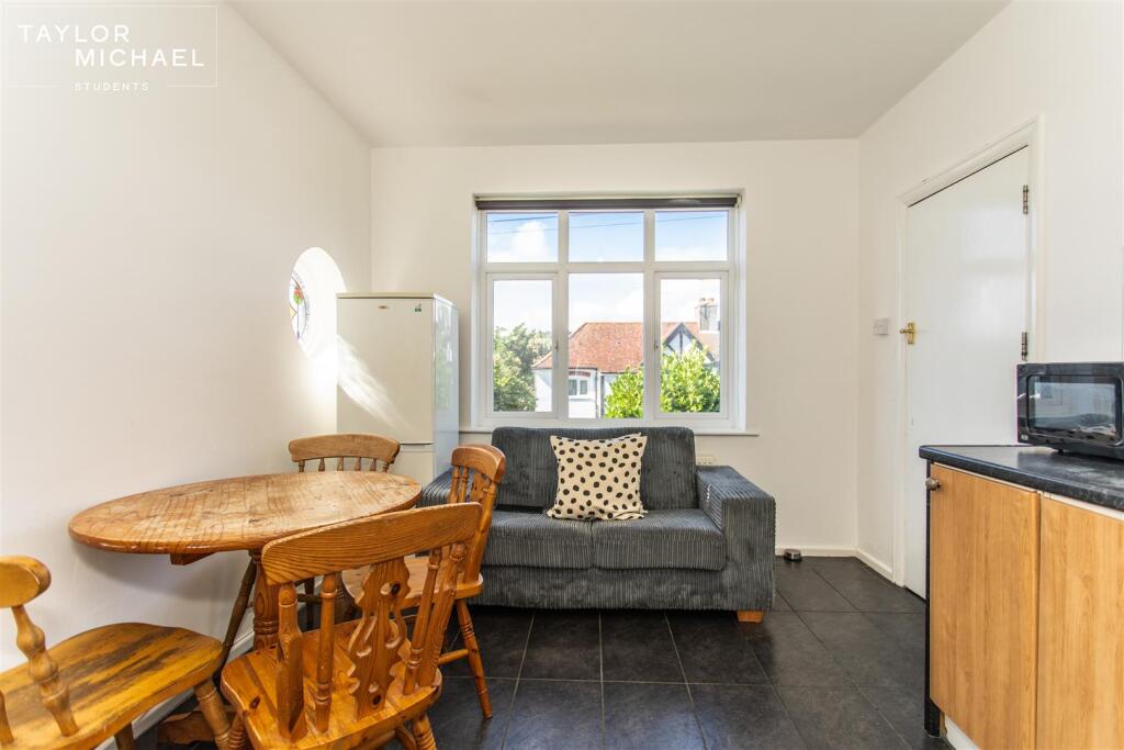 Kitchen / Living Room