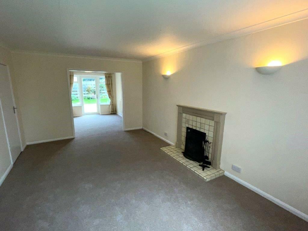 Lounge / Dining