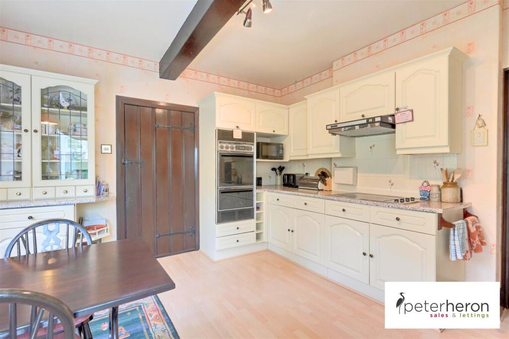 Breakfasting Kitchen