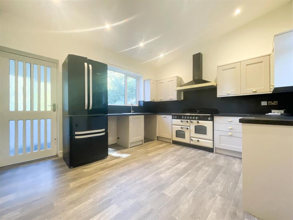 KITCHEN/ DINER