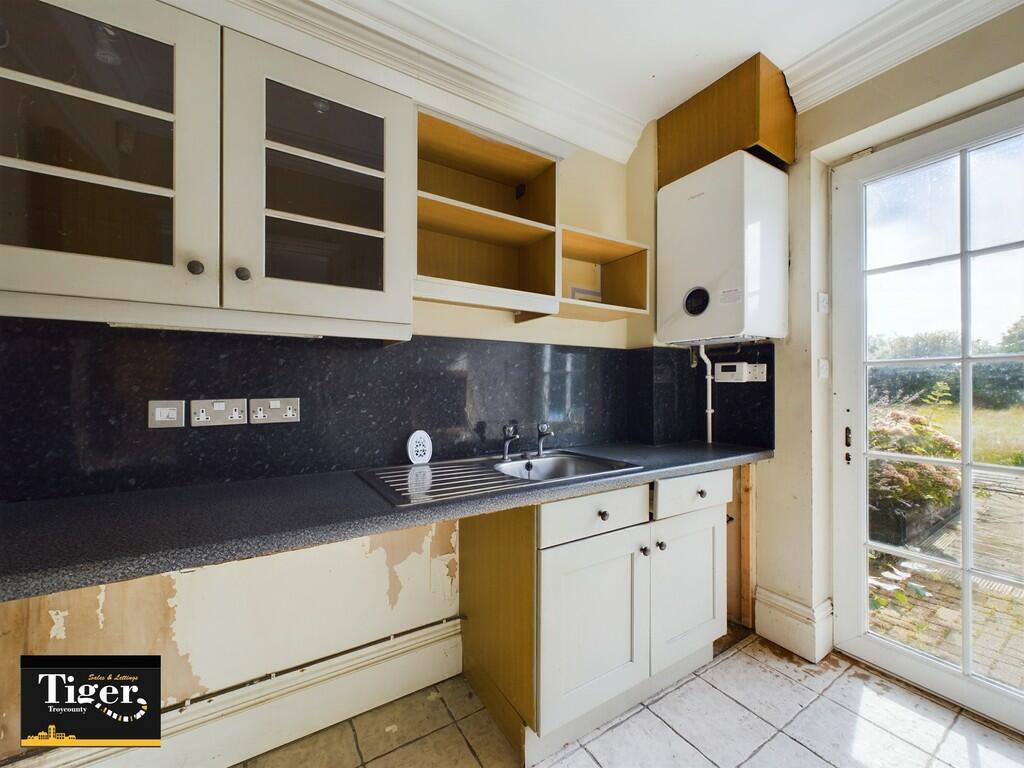 CAM02176G0-PR0329...