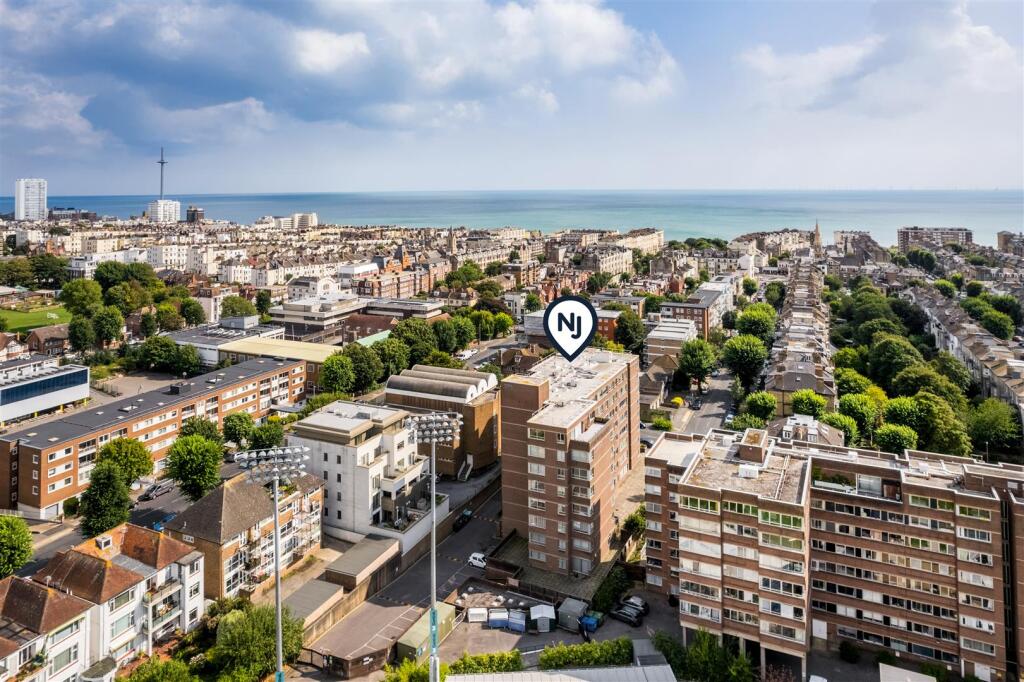 Flat 11 Sussex Court-23.jpg