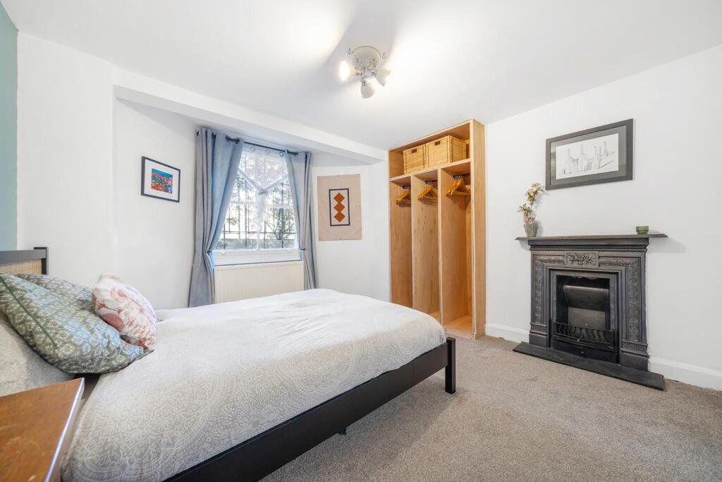 Bedroom 1.jpg