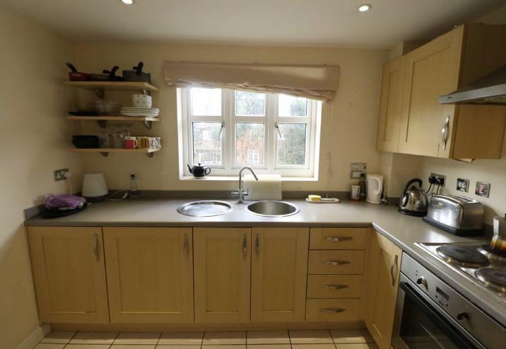 Kitchen 2.jpg