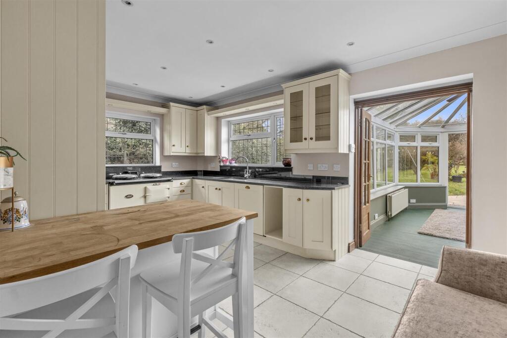 81 Sheepcote Dell Rd, HP15 6TL-18.jpg