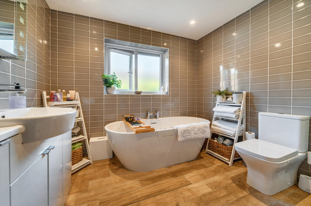 1380724-7-69147c3...