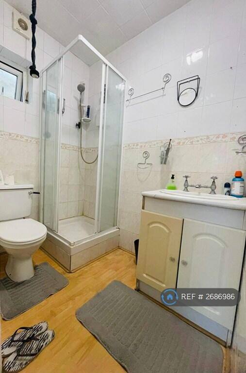 Downstairs Toilet &amp; Shower
