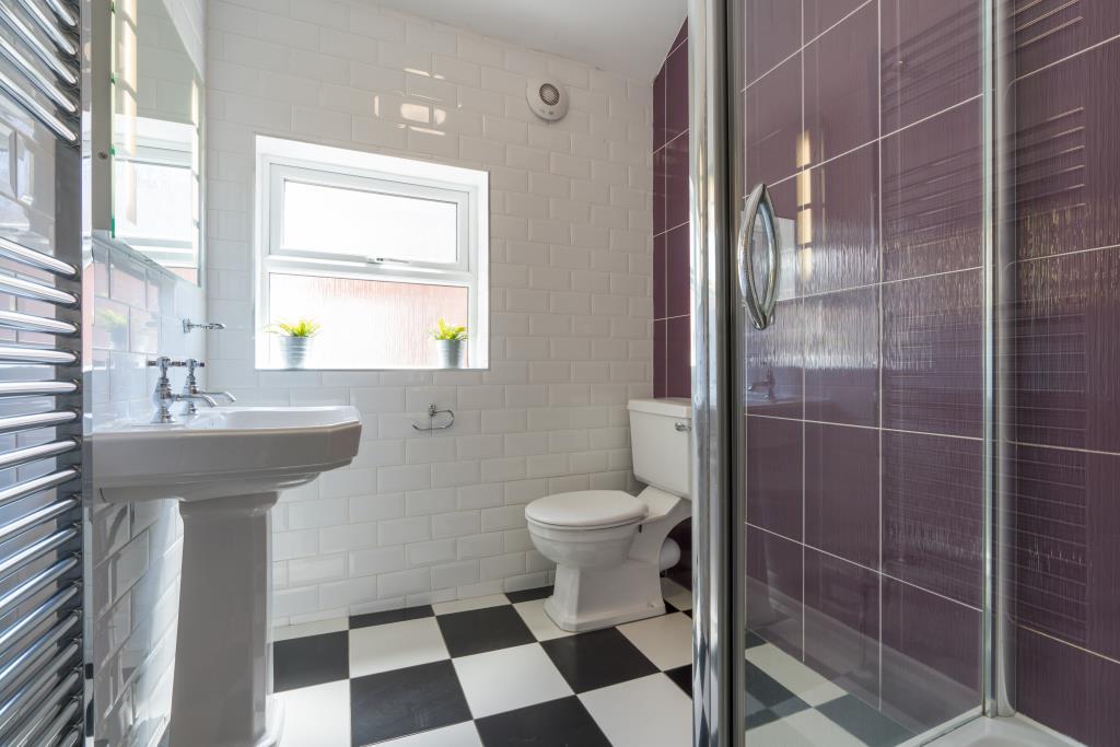 17 York Road - bathroom