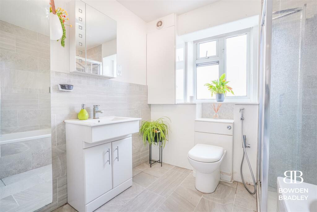 Bathroom (A).jpg
