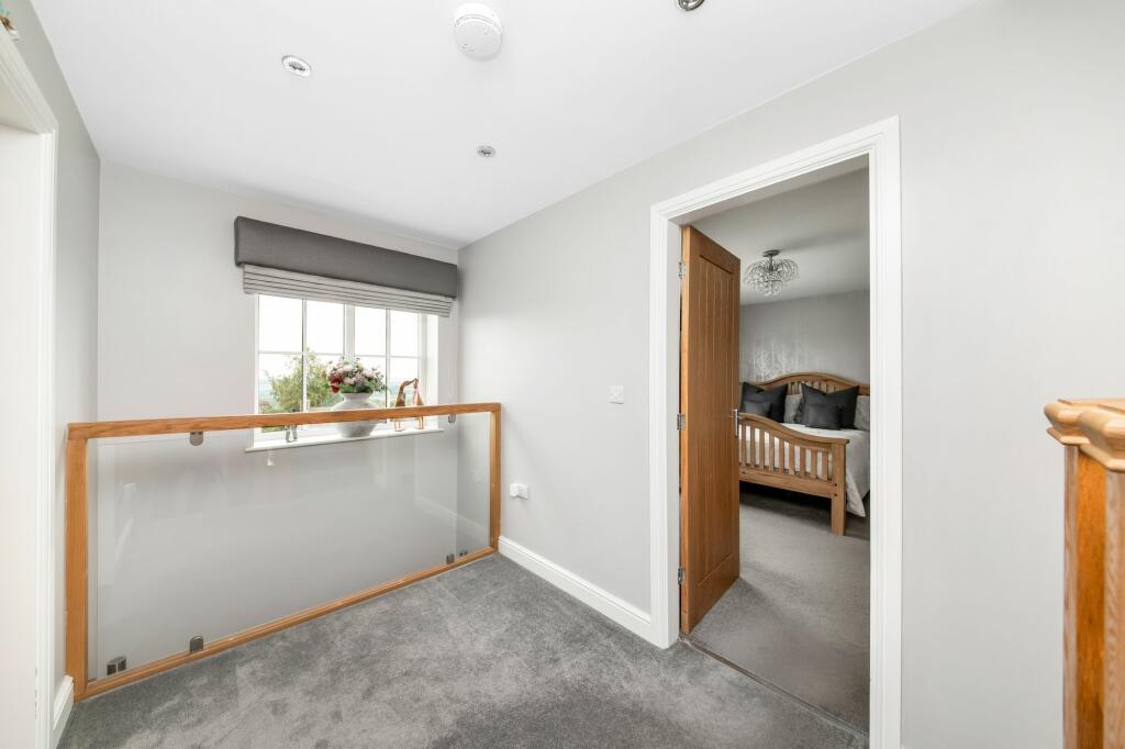 FIRST FLOOR LANDING