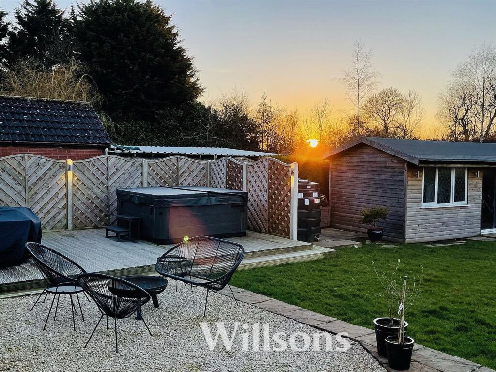 rear gdn in evening.jpg