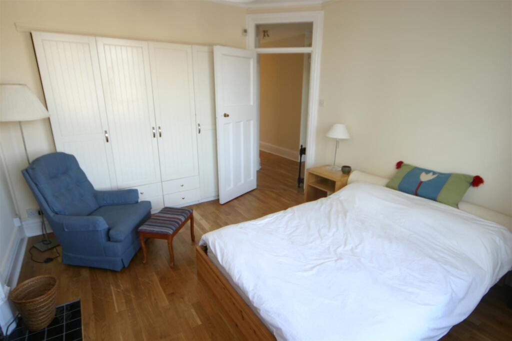 Melcombe Court 15 bed 3.JPG