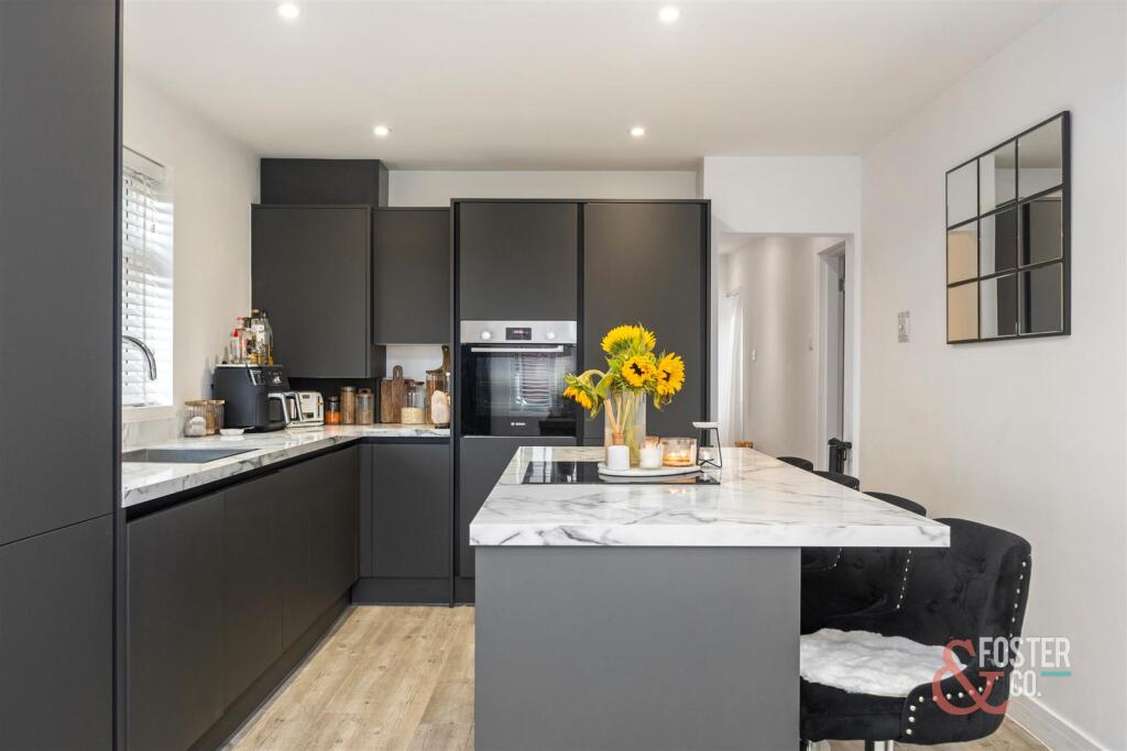 Phyllis Avenue 106-011.JPG