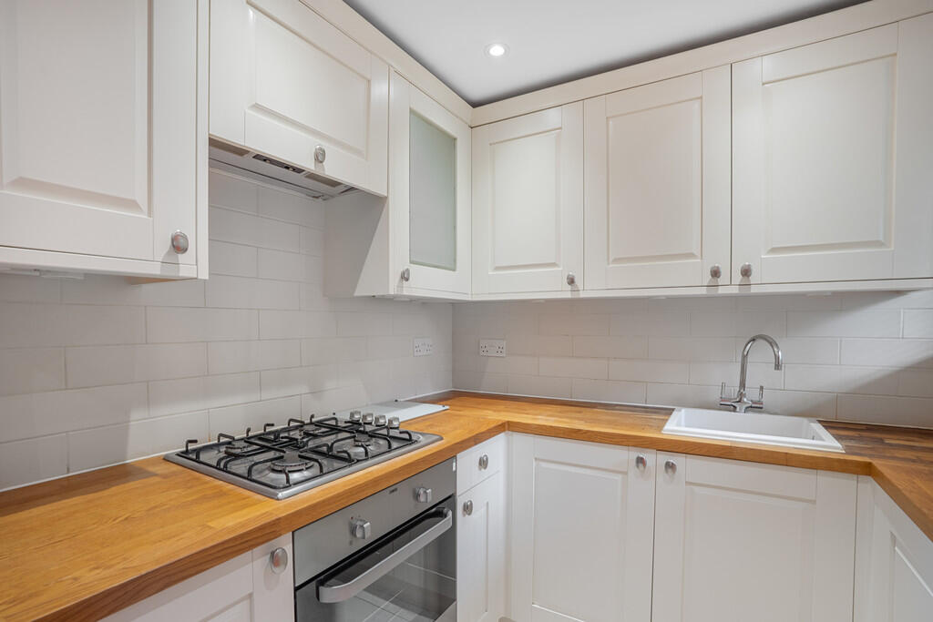 33 Walpole Close-...