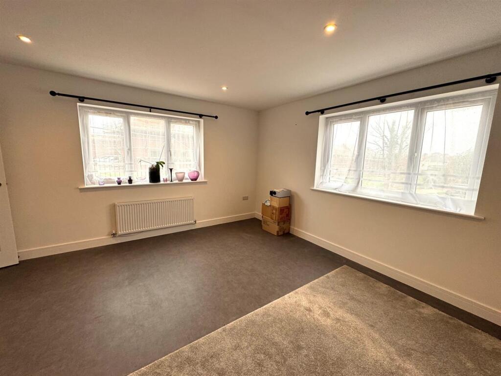 LIVING ROOM.jpg