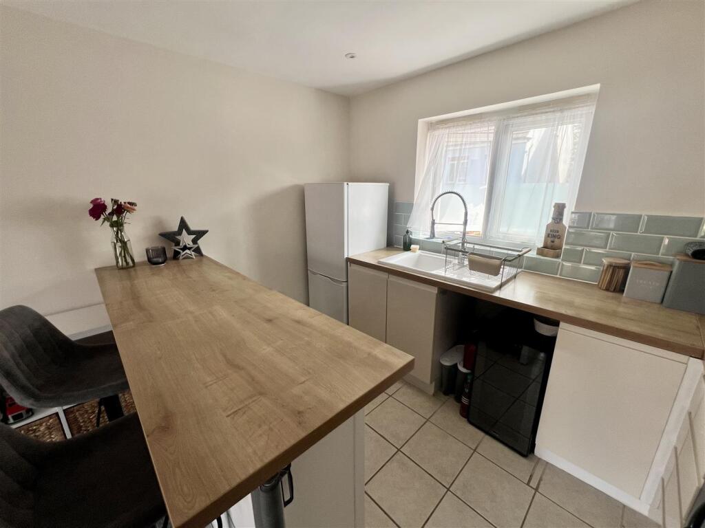 kitchen 2.jpg