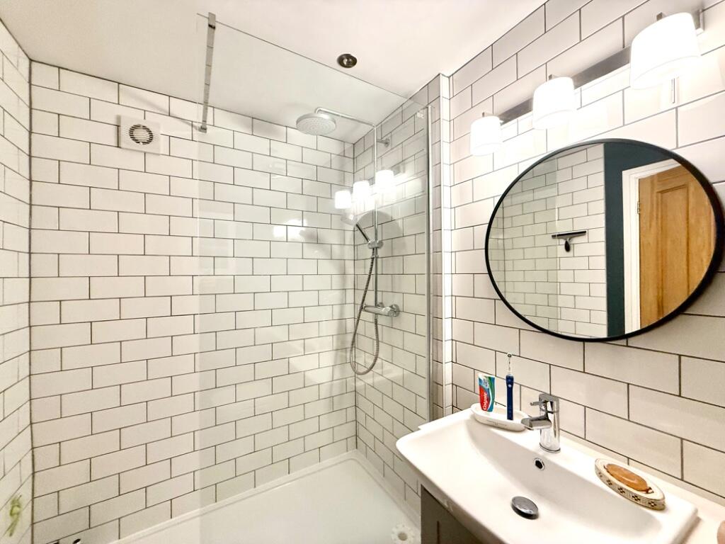 Annexe Shower Room